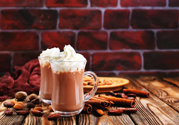 Cocoa drink on wooden table — Stock Photo, Image