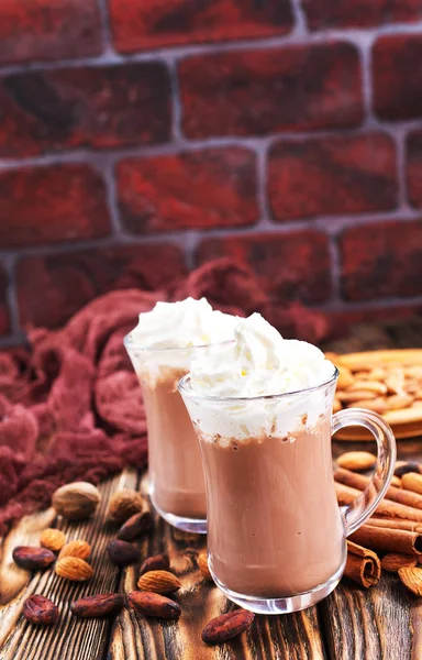 Cocoa drink on wooden table — Stock Photo, Image