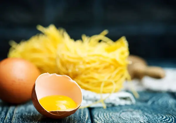 Syrové vaječné nudle — Stock fotografie