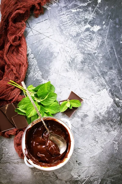Chocolade crème in kom — Stockfoto