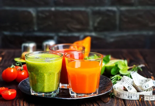 Sebze smoothies gözlük — Stok fotoğraf