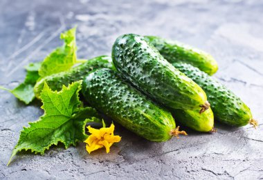 Tablo taze salatalık