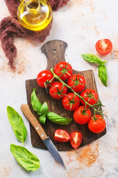 Şube olgun domates ile — Stok fotoğraf