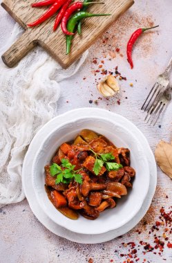 Fried mantar sebze ile 