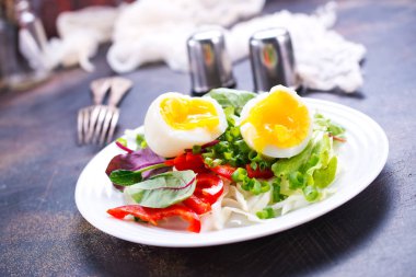 haşlanmış yumurta salatası