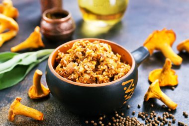 Soğanlı mantar havyar