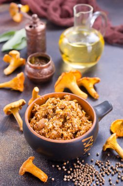 Soğanlı mantar havyar