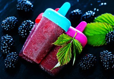 Taze dutlu dondurma.