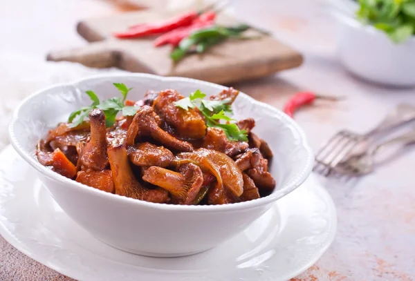 Gebratene Champignons mit Gemüse — Stockfoto