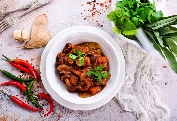 Gebratene Champignons mit Gemüse — Stockfoto