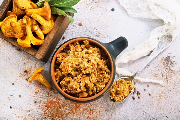 Soğanlı mantar havyar