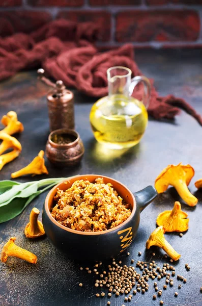 Soğanlı mantar havyar