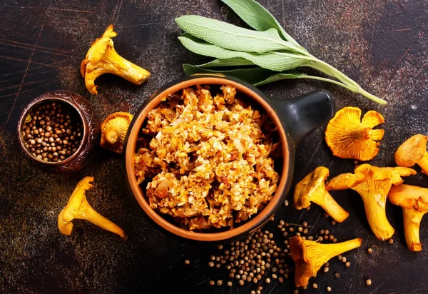 Soğanlı mantar havyar