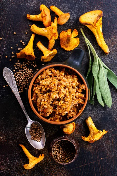 Soğanlı mantar havyar