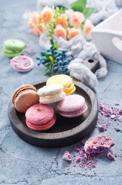 Macarons ahşap tahta üzerinde