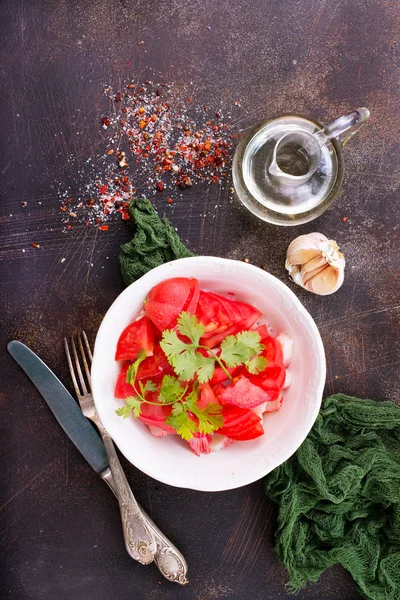 Tomatsallad med kinza — Stockfoto