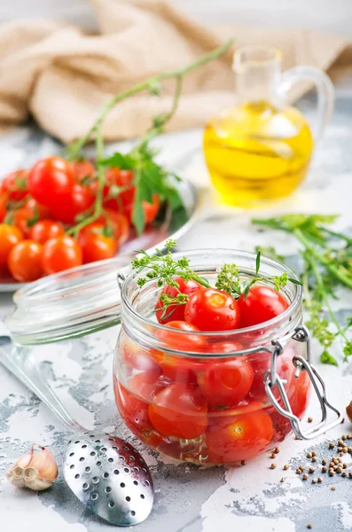 Pomidory z przypraw i soli — Zdjęcie stockowe