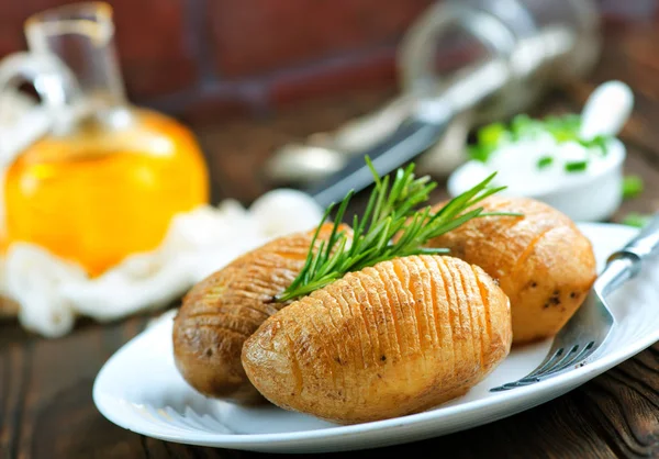 Gebakken aardappelen op plaat — Stockfoto