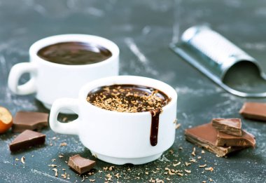 Beyaz bardak sıcak çikolata