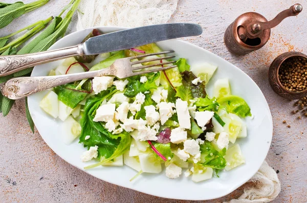 Salada de alface com feta — Fotografia de Stock