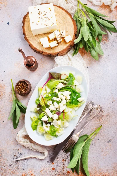 Salat mit Feta — Stockfoto