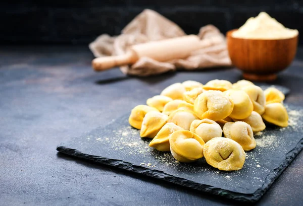 Fresh raw dumplings — Stock Photo, Image