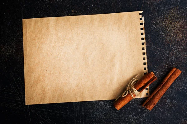 Blank paper and cinnamon — Stock Photo, Image