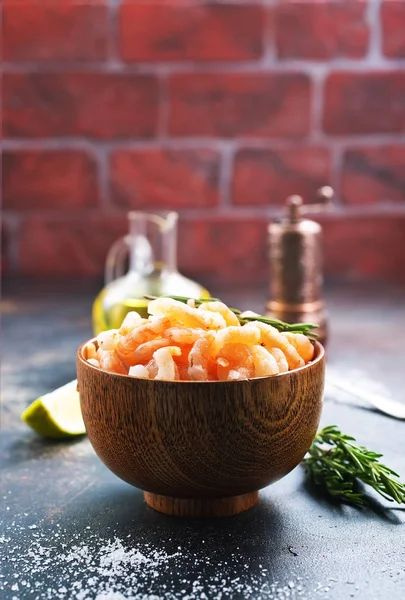 Boiled shrimps in bowl — Stock Photo, Image
