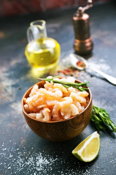 Boiled shrimps in bowl — Stock Photo, Image