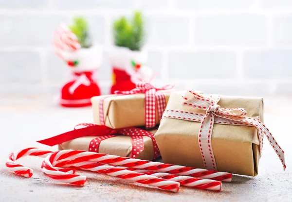 Cajas de regalo y bastones de caramelo —  Fotos de Stock