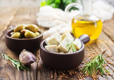 peynir ve zeytin kase