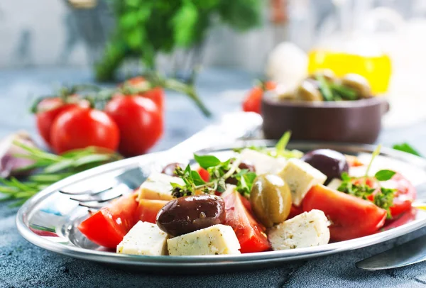 Salada grega em prato — Fotografia de Stock