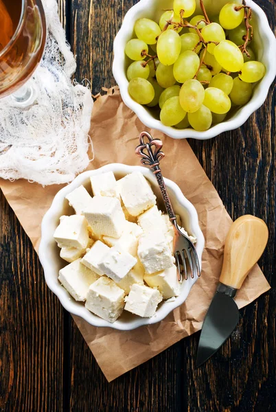 Kaas en witte druiven — Stockfoto