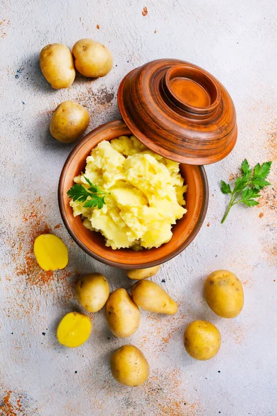 Purée de pommes de terre dans un bol — Photo