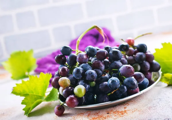 Fresh black  grapes — Stock Photo, Image