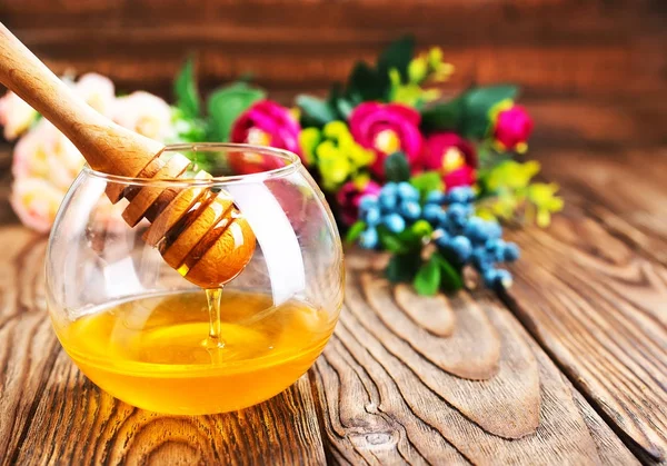 Fresh honey in glass bowl — Stock Photo, Image