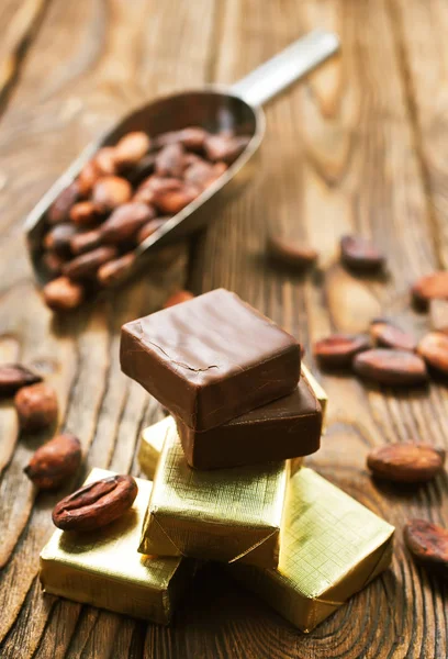 Czekolada i ziarna kakao — Zdjęcie stockowe