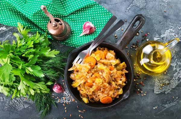 Cabbage stew in pan — Stock Photo, Image