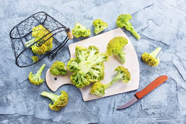 表食品のコンセプトに新鮮なブロッコリー — ストック写真