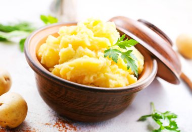 kase abd bir tablo içinde patates püresi