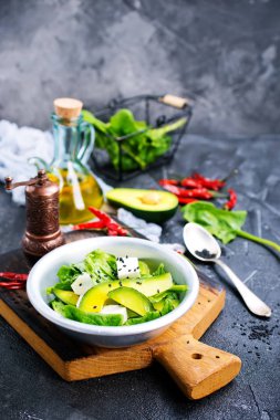 beyaz peynir ile avokado