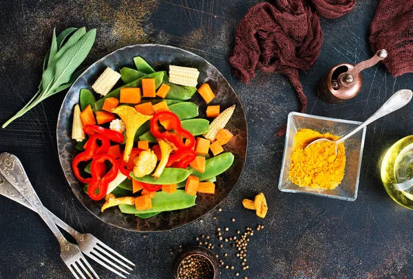 Mezclar verduras con champiñones —  Fotos de Stock