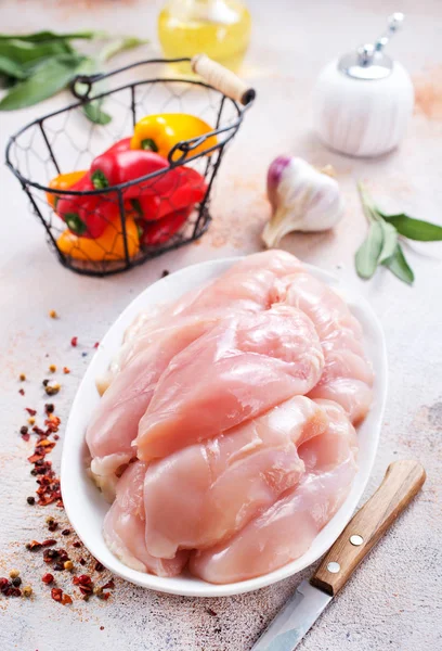 Filetto di pollo in piatto — Foto Stock