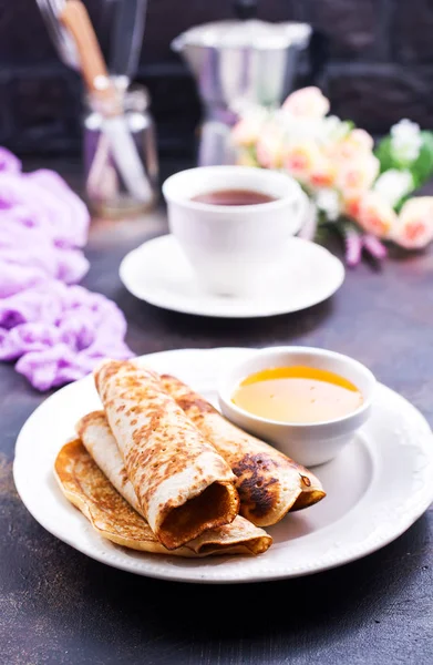 Sweet crepes with honey — Stock Photo, Image