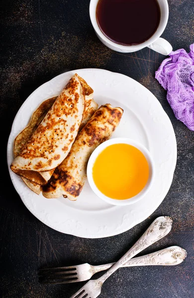 Sweet crepes with honey — Stock Photo, Image
