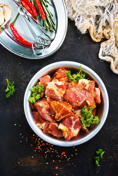 Carne cruda con especias —  Fotos de Stock