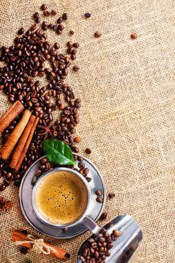 Kahve ve kahve çekirdeği.