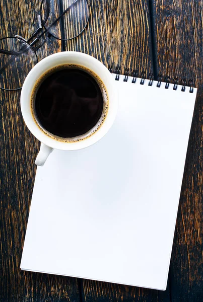 Coffee in cup and paper for note — Stock Photo, Image