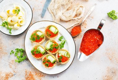 tereyağı ve havyar tablo ile tartalets 