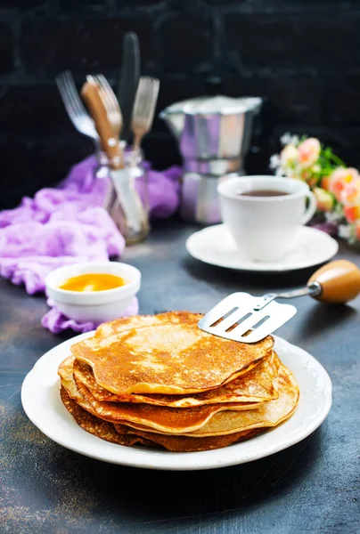 Närbild Crepes Med Honung Och Nybryggt — Stockfoto